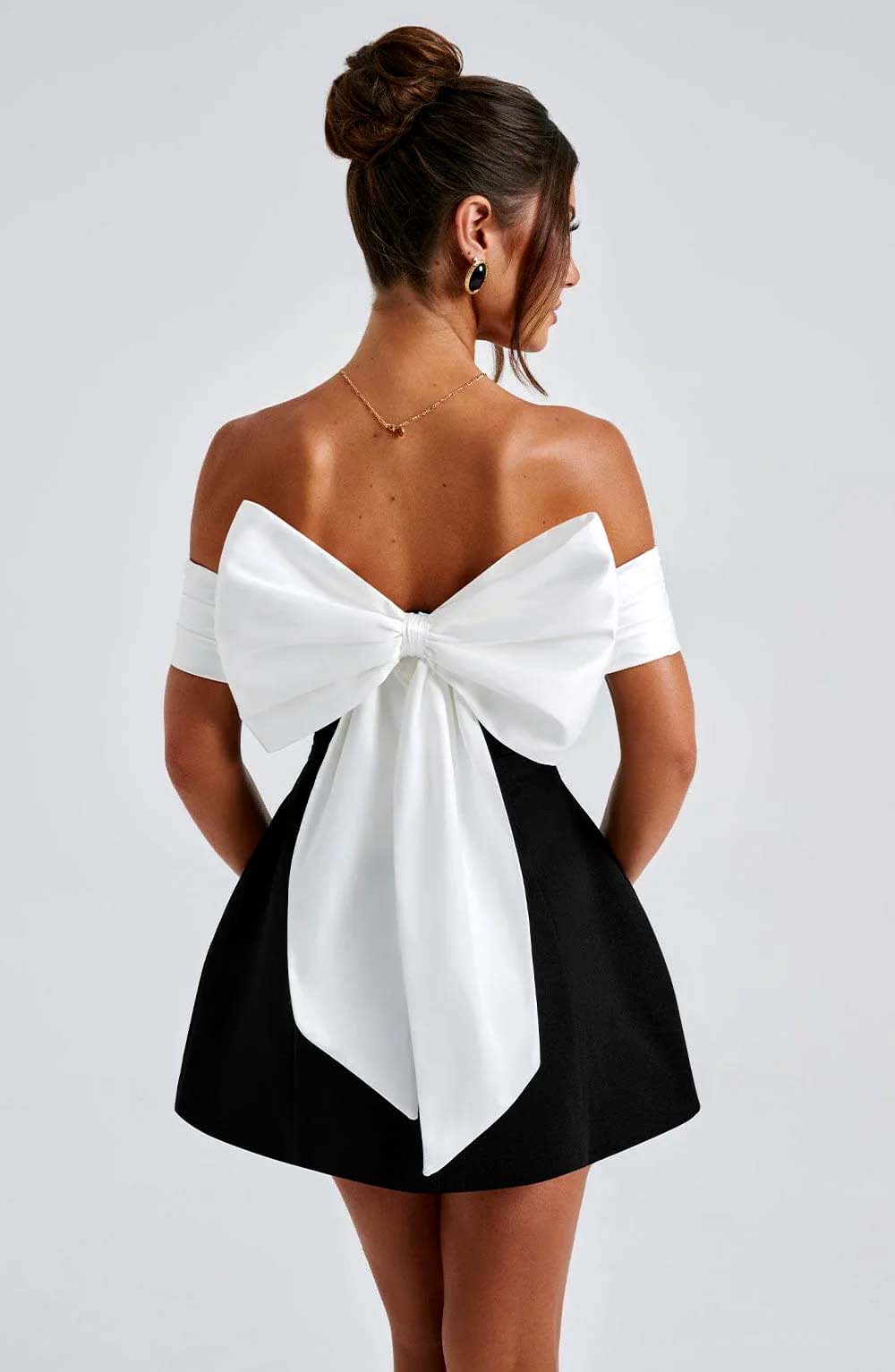 Eryva Back Bow Off-Shoulder Mini Dress